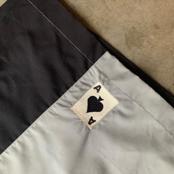 DISNEYLAND RESORT UNISEX BUTTON-DOWN BIG BAD WOLF POKER BOWLER BLOUSE SIZE XL - Picture 4 of 7